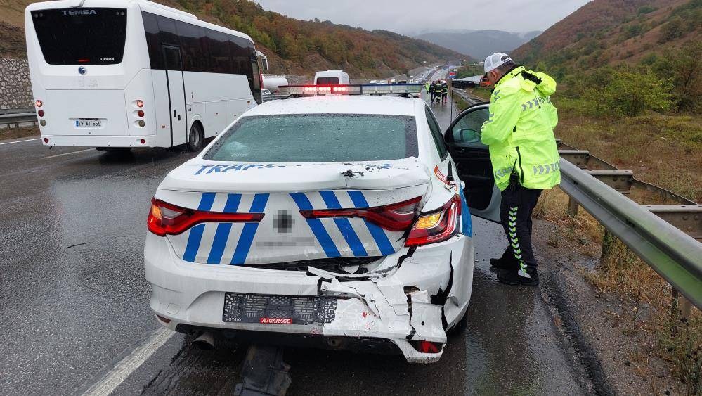 TIR, yolcu otobüsü, polis aracı ve otomobiller çarpıştı: 3 ölü, 10 yaralı 11